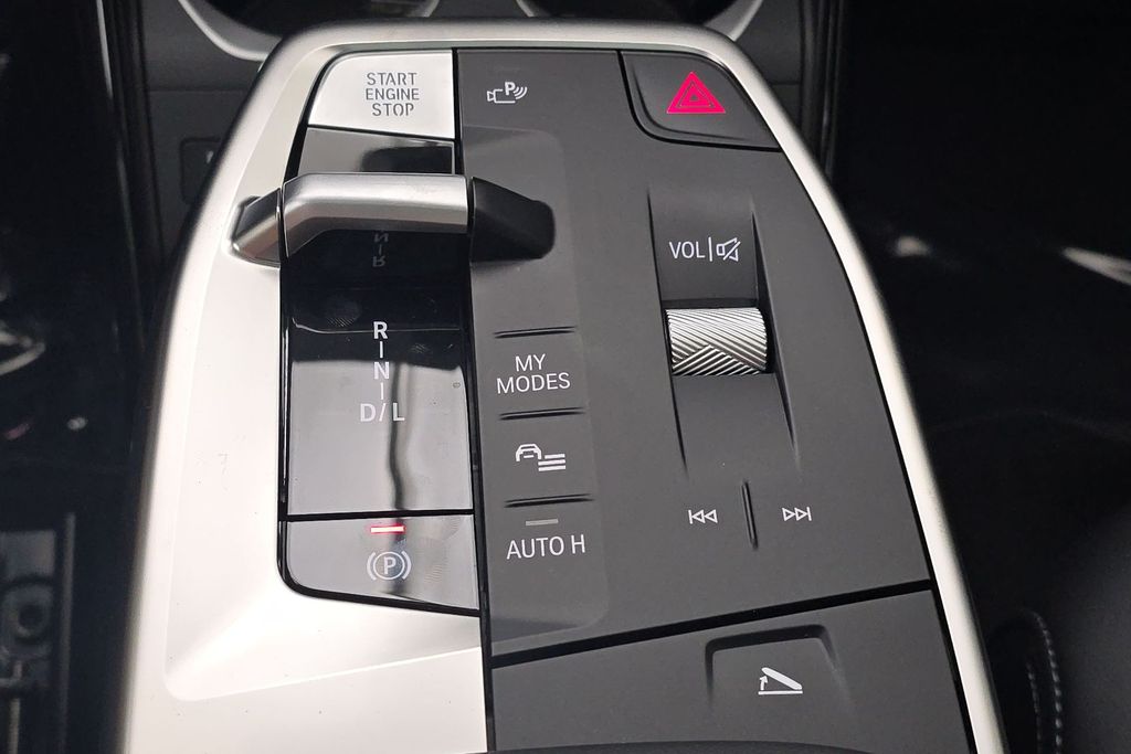 Vehicle image 21 of 30