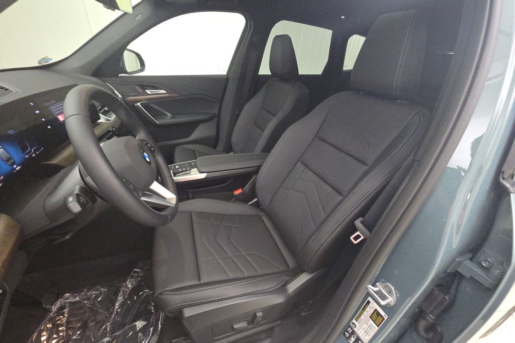 Vehicle image 12 of 30