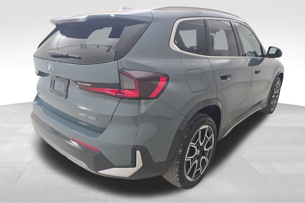 Vehicle image 6 of 30