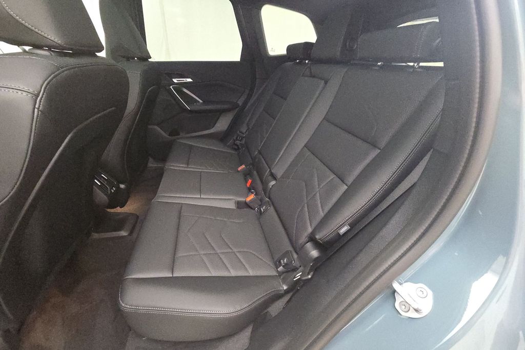 Vehicle image 24 of 30