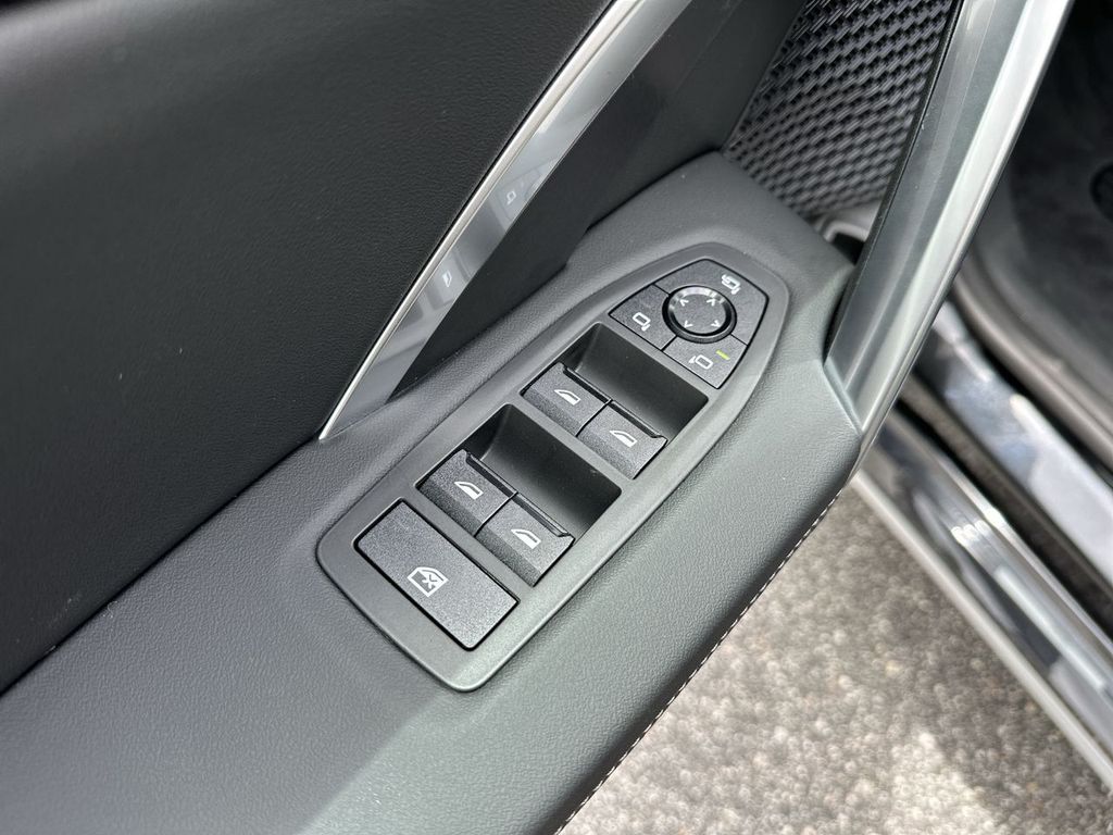 2025 BMW X1 xDrive28i Image 27 of 30