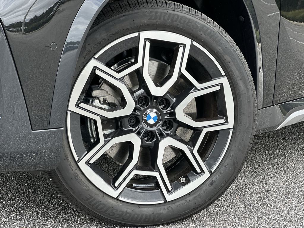 2025 BMW X1 xDrive28i Image 12 of 30
