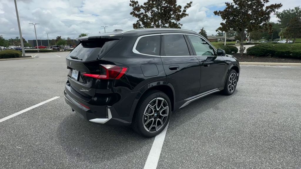 2025 BMW X1 xDrive28i Image 6 of 30