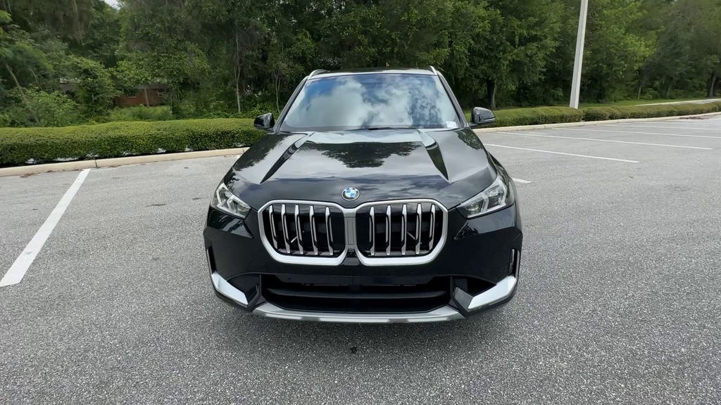 2025 BMW X1 xDrive28i Image 3 of 30