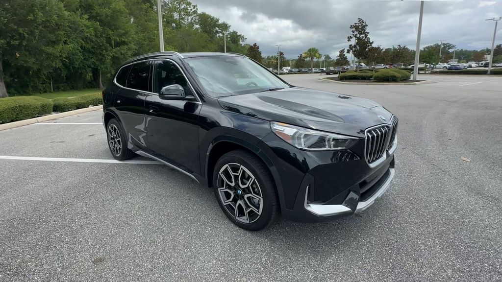 2025 BMW X1 xDrive28i Image 4 of 30