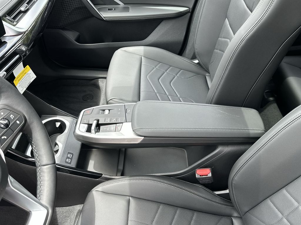 2025 BMW X1 xDrive28i Image 28 of 30