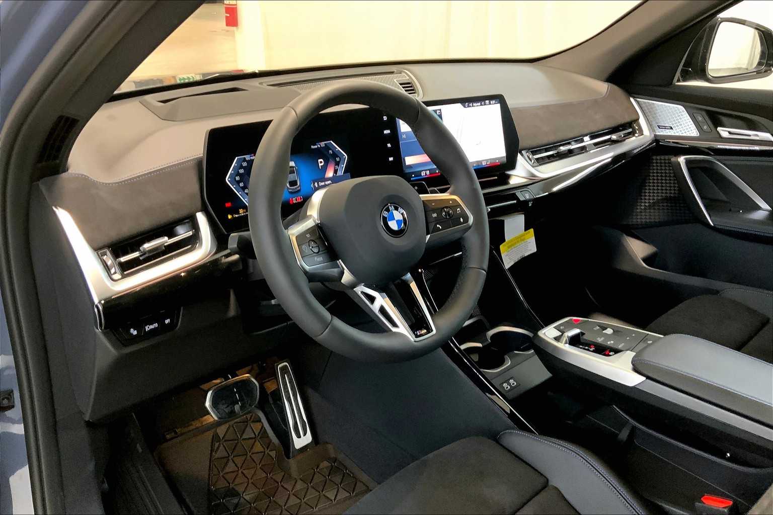 Vehicle image 9 of 22