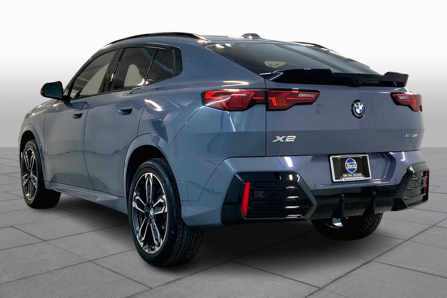 Vehicle image 4 of 22