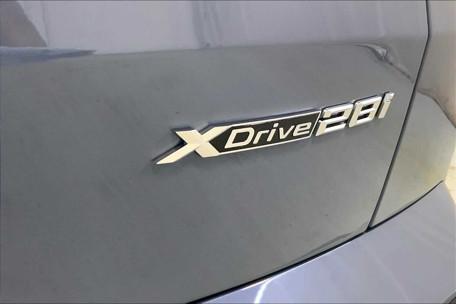 Vehicle image 15 of 22