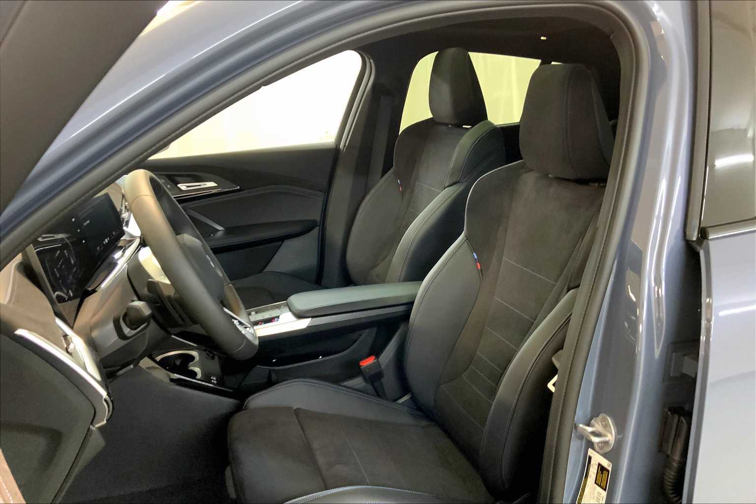 Vehicle image 10 of 22