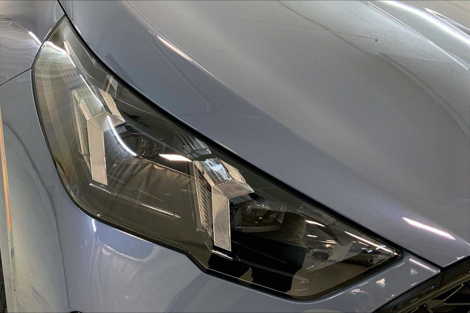 Vehicle image 13 of 22