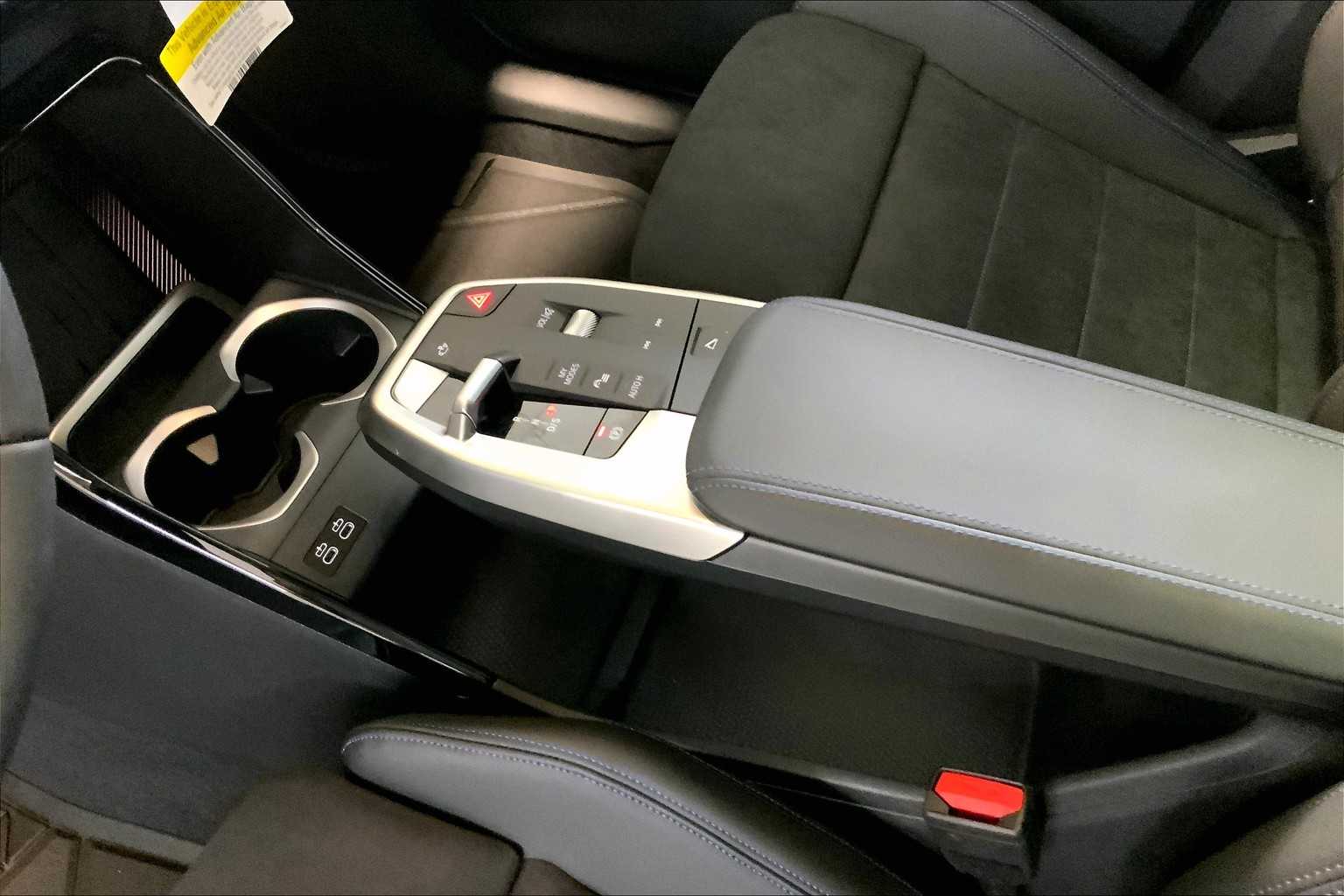 Vehicle image 8 of 22