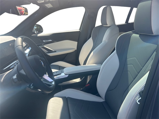 2025 BMW X2 xDrive28i Image 16 of 25
