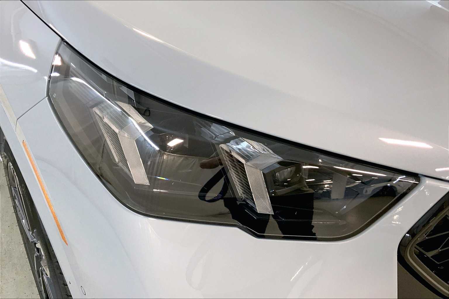 Vehicle image 13 of 22