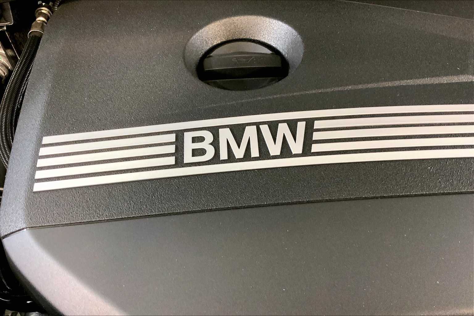 Vehicle image 17 of 22