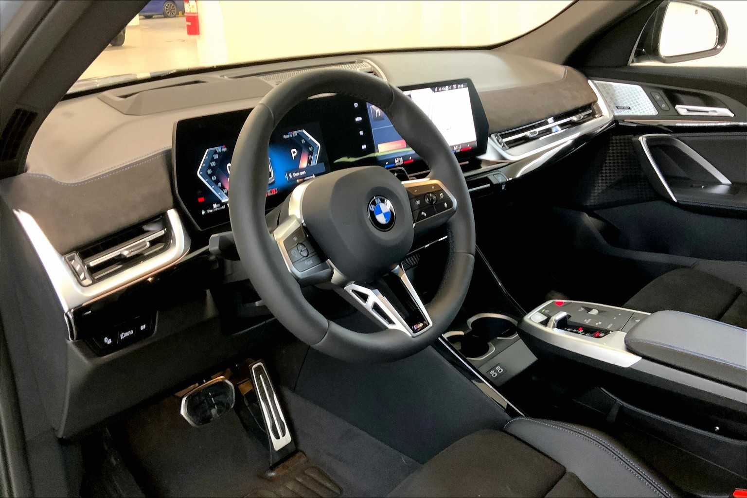 Vehicle image 9 of 22