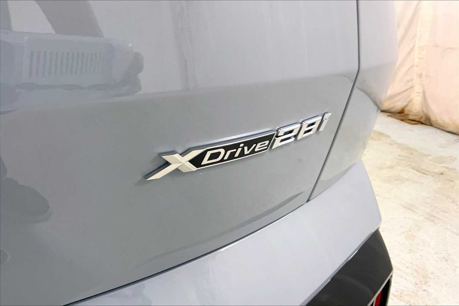 Vehicle image 15 of 22