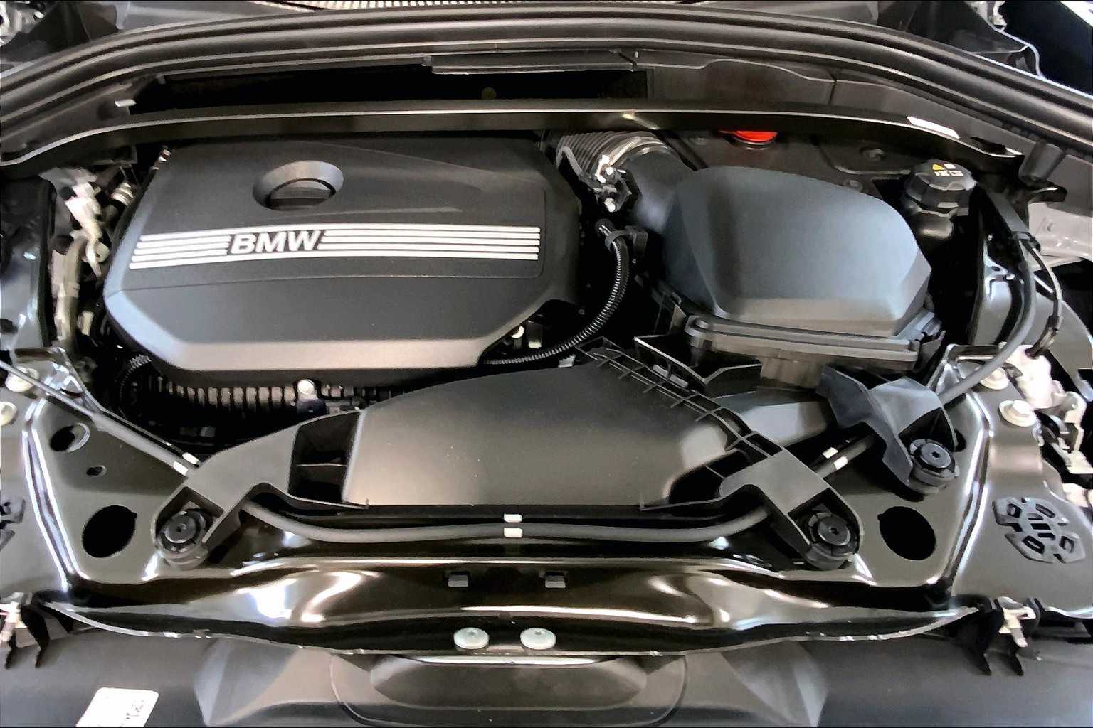 Vehicle image 16 of 22
