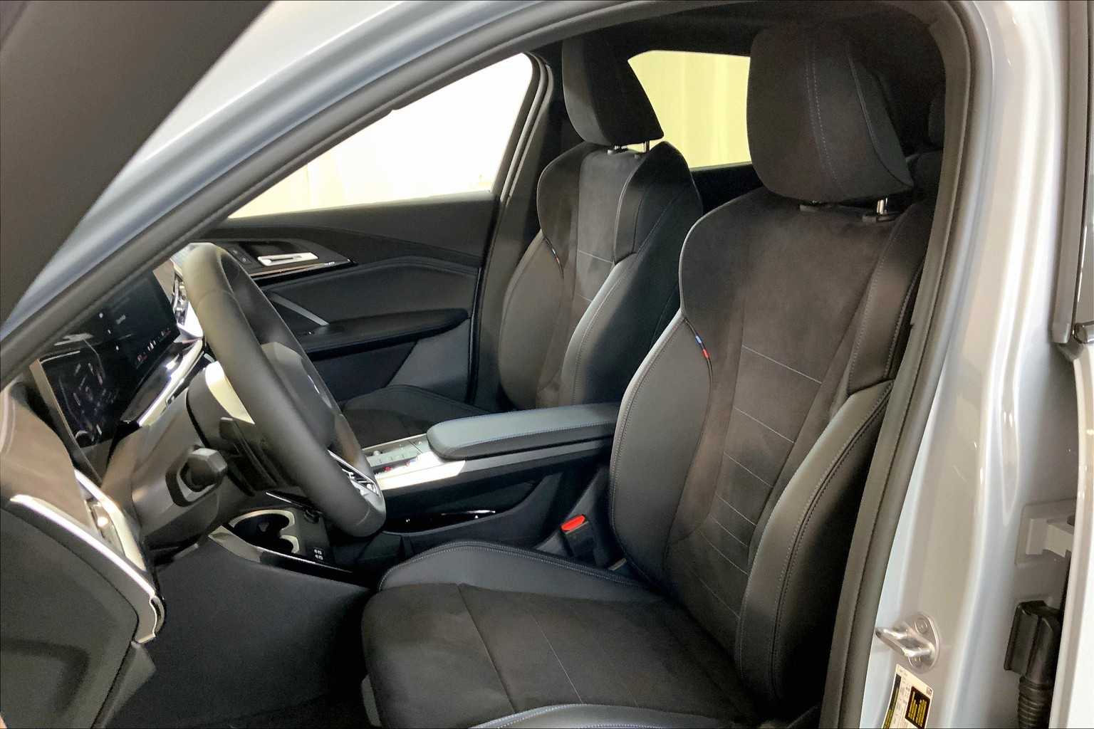 Vehicle image 10 of 22