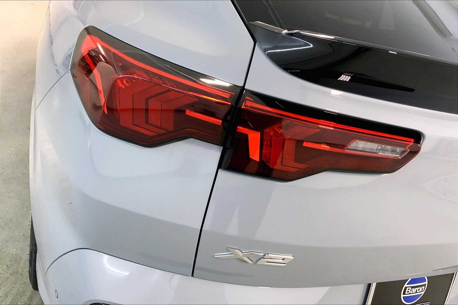 Vehicle image 14 of 22