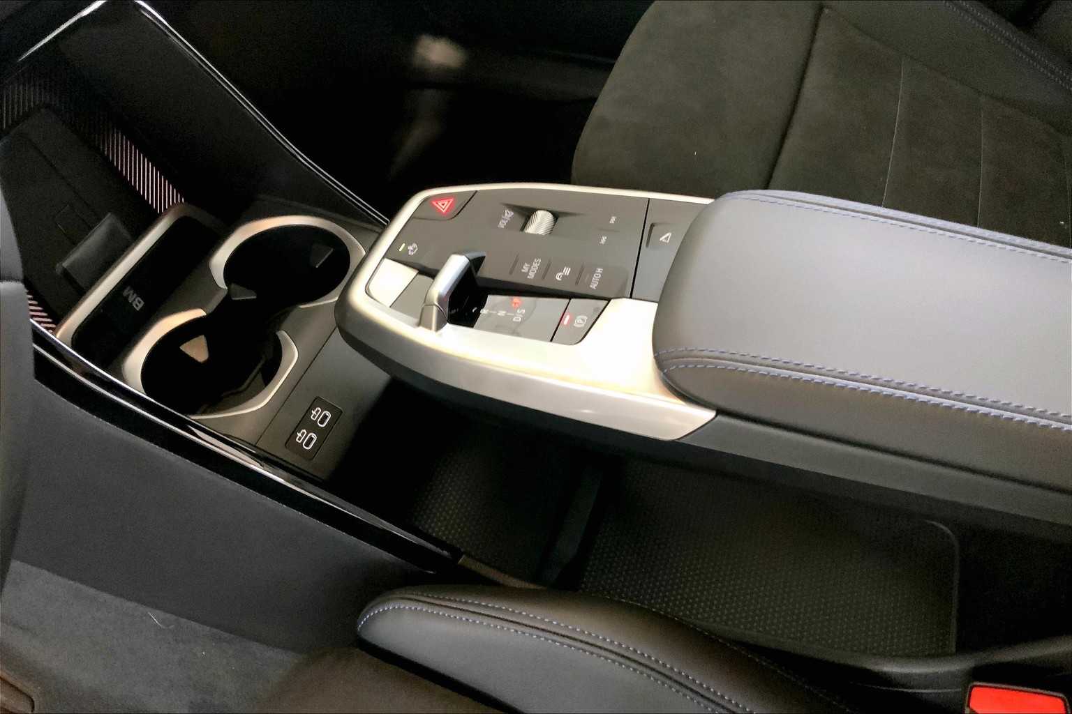 Vehicle image 8 of 22