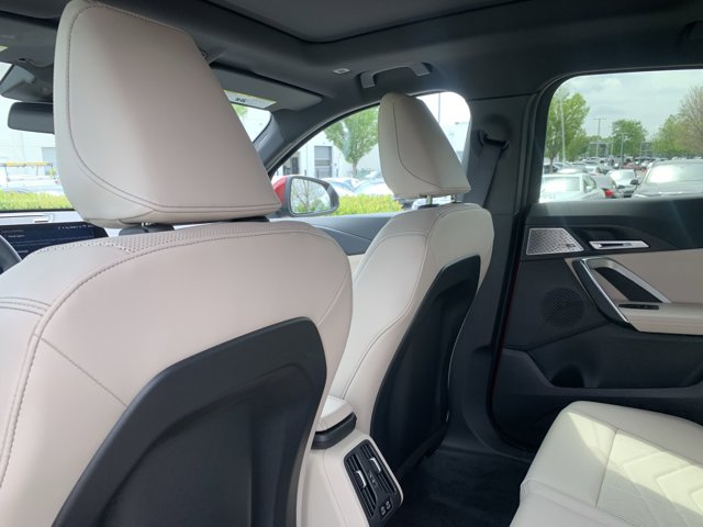 Vehicle image 14 of 37