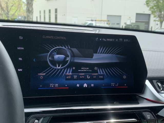 Vehicle image 23 of 37