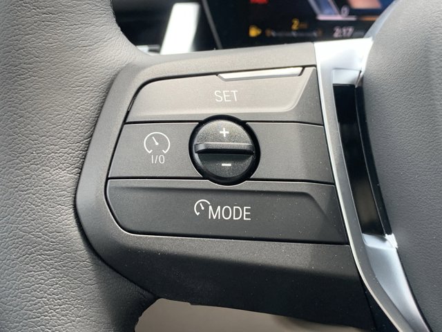 Vehicle image 33 of 37