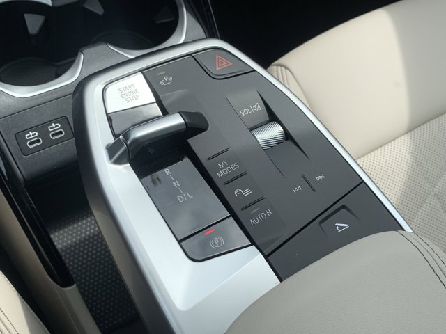 Vehicle image 35 of 37