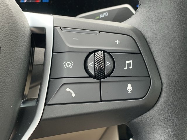 Vehicle image 26 of 37