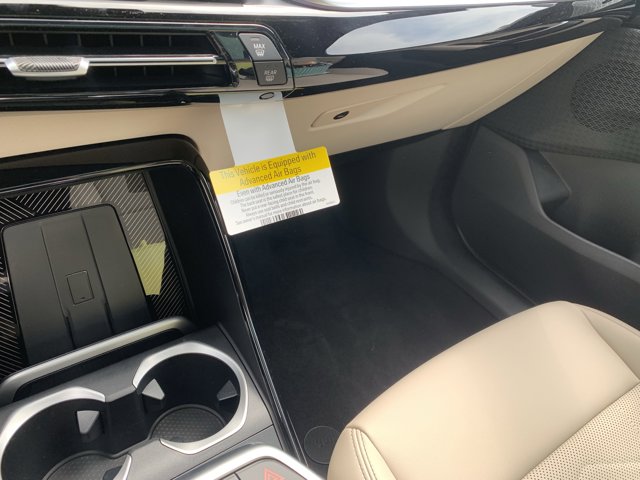 Vehicle image 34 of 37