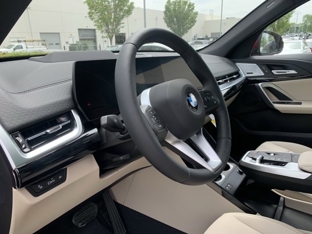 Vehicle image 17 of 37