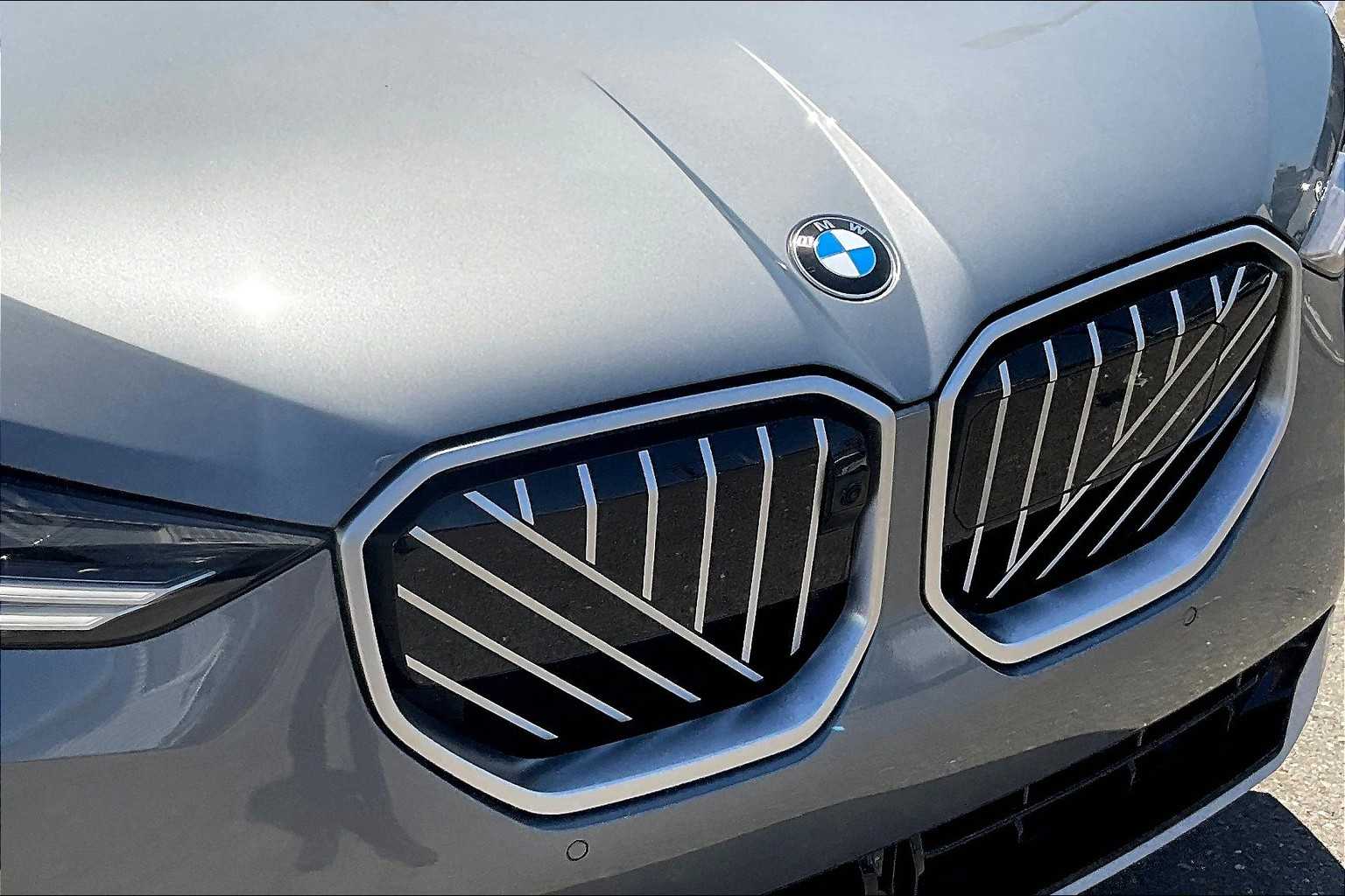 Vehicle image 31 of 32