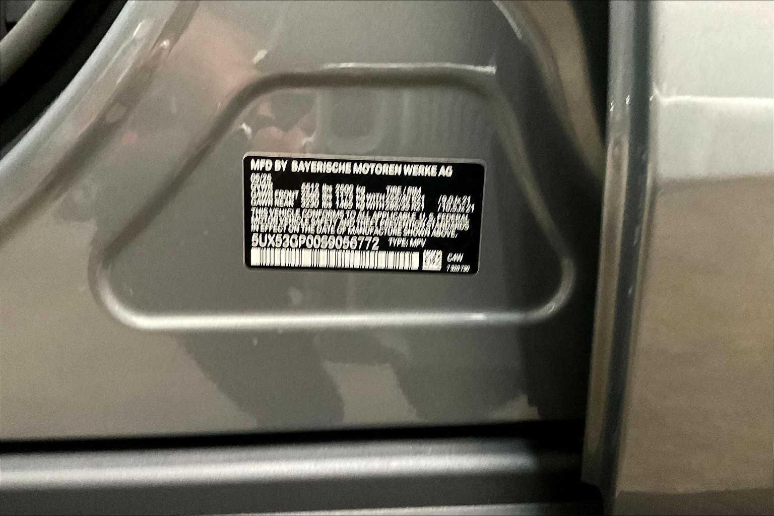 Vehicle image 7 of 32
