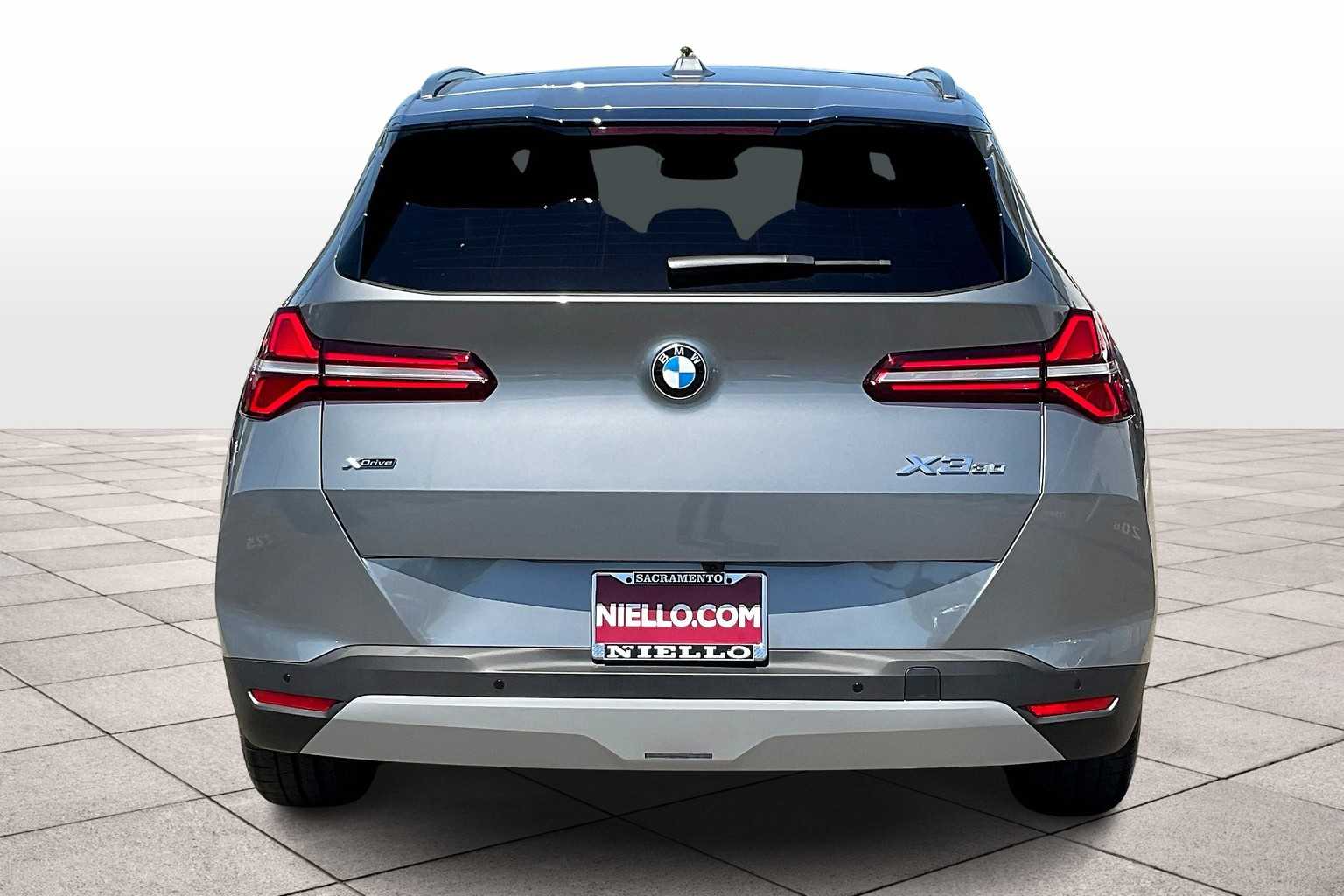 Vehicle image 5 of 32