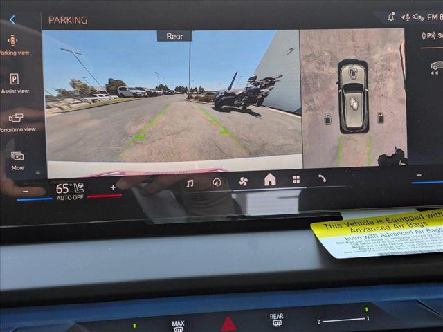 Vehicle image 15 of 18