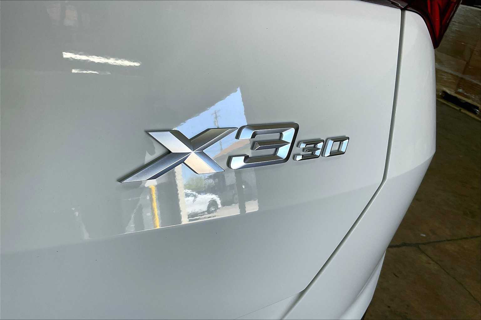 Vehicle image 25 of 34