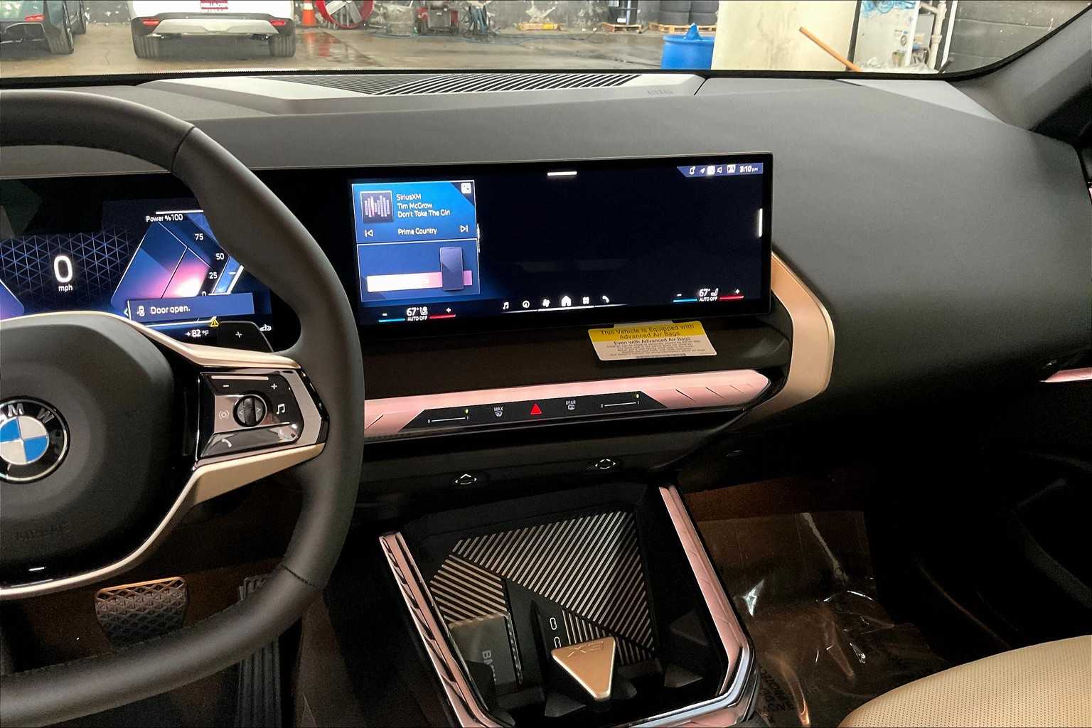 Vehicle image 10 of 34