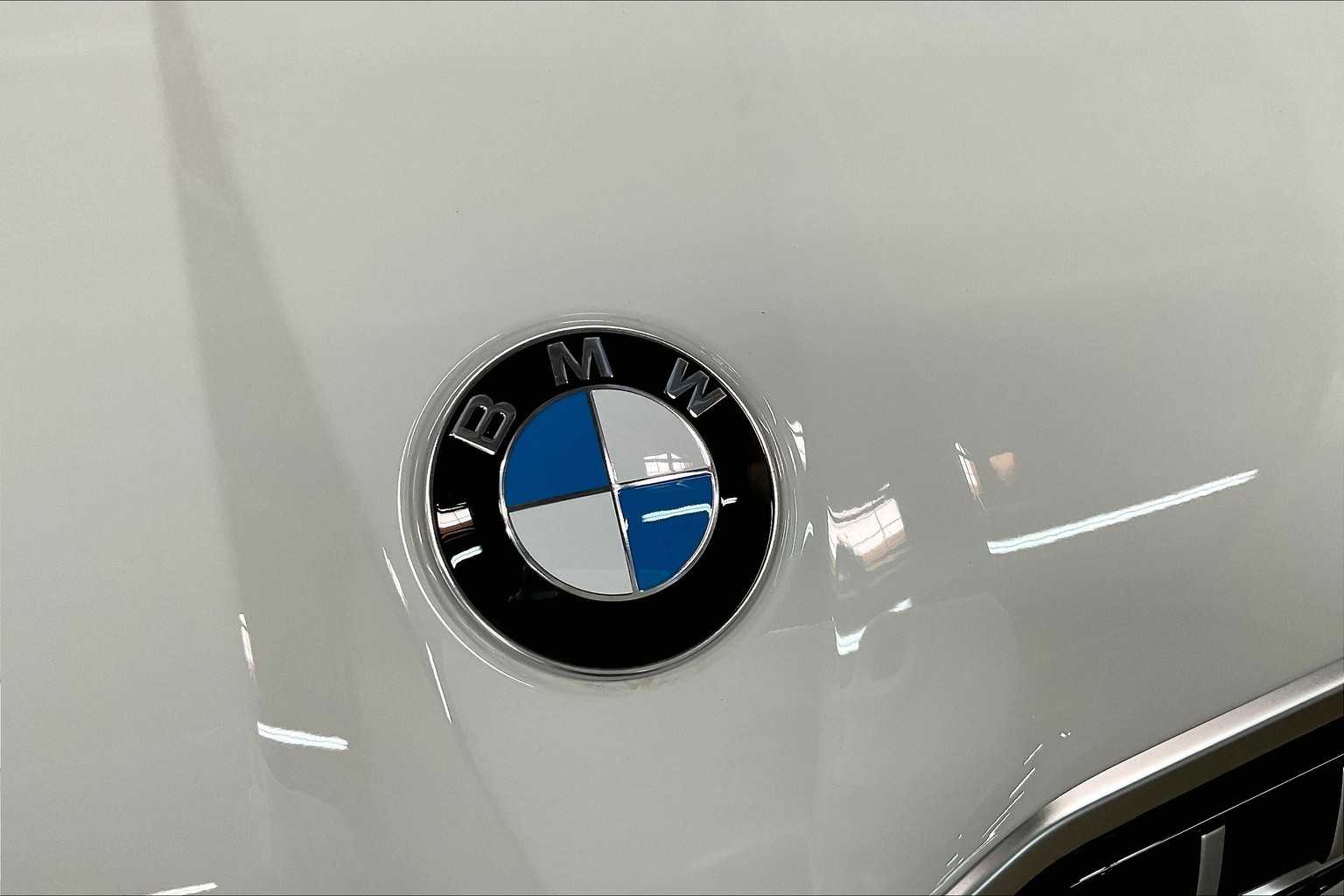 Vehicle image 31 of 34