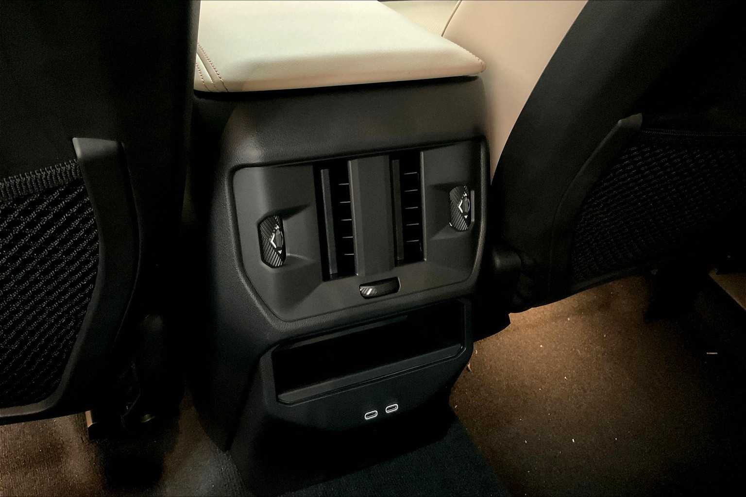 Vehicle image 17 of 34