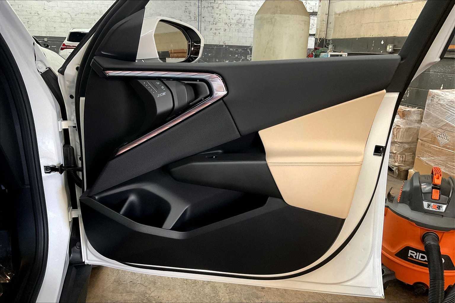 Vehicle image 29 of 34