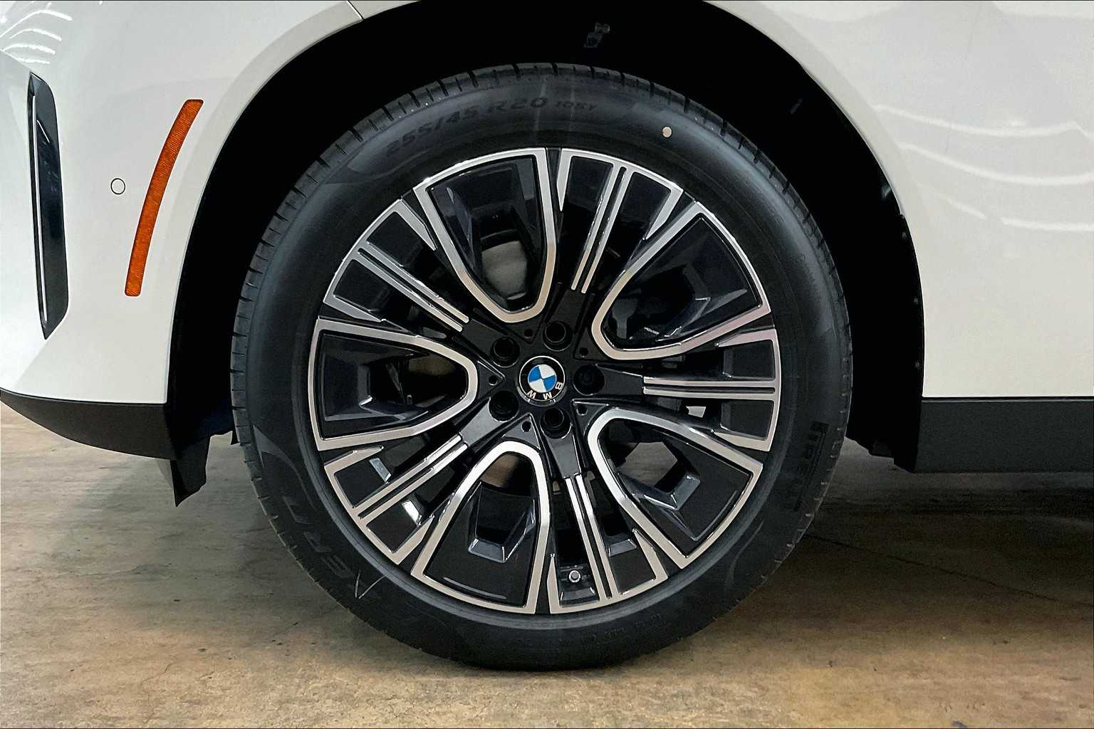 Vehicle image 15 of 34