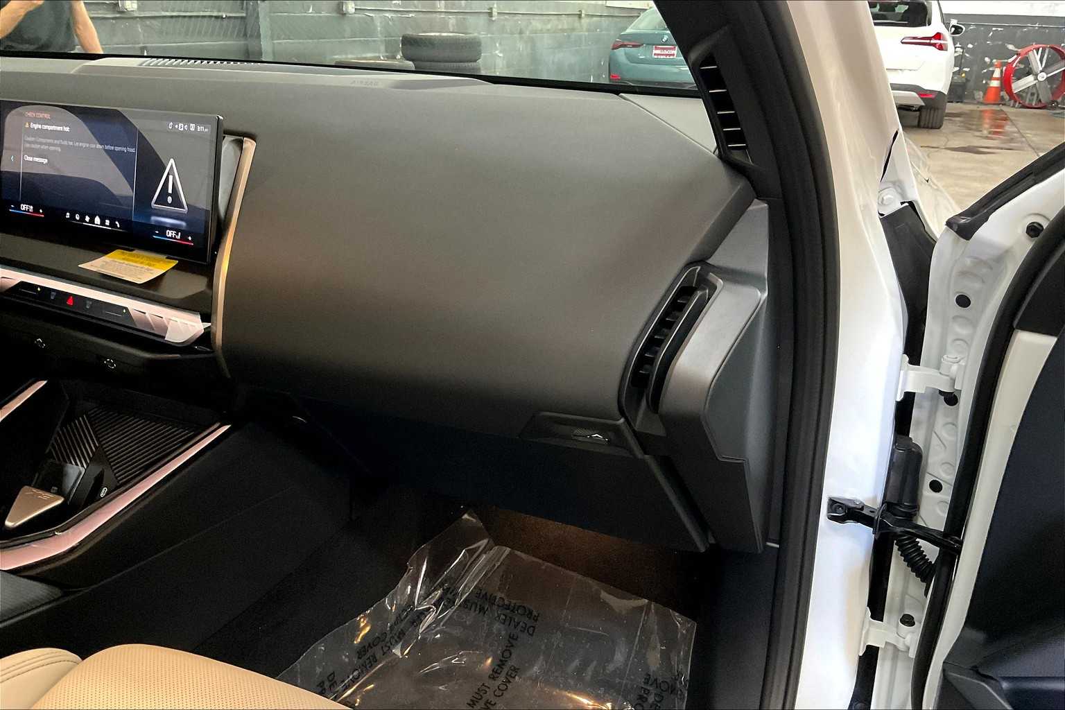 Vehicle image 27 of 34