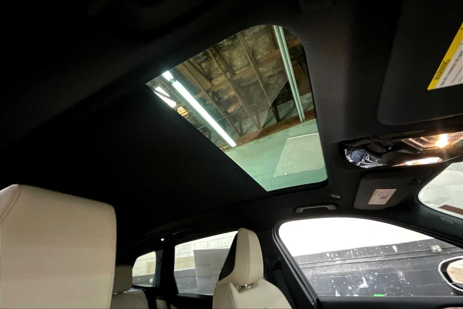 Vehicle image 28 of 34
