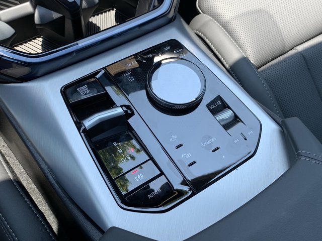 Vehicle image 27 of 37