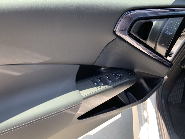 Vehicle image 29 of 37