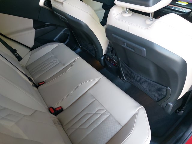 Vehicle image 14 of 39