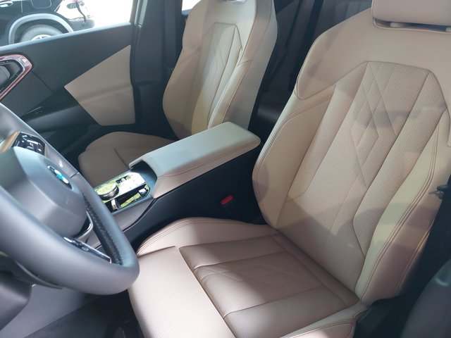 Vehicle image 17 of 39