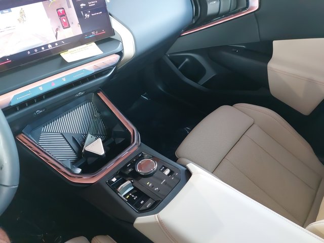 Vehicle image 27 of 39