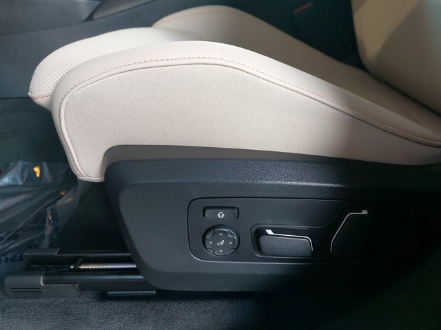 Vehicle image 31 of 39